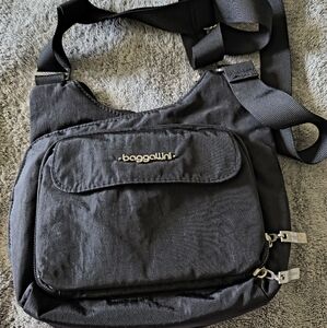 Baggallini Women's Black Crossbody Bag Minimalist Preppy Travel Casual Funky